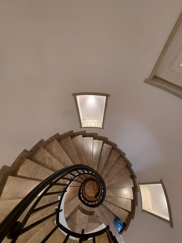 Вилла из натурального камня с шикарным видом на крепость