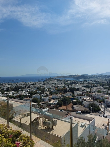 Вилла из натурального камня с шикарным видом на крепость