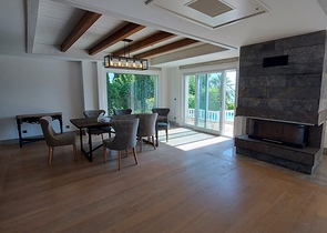 Вилла из натурального камня с шикарным видом на крепость