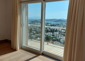 Вилла из натурального камня с шикарным видом на крепость