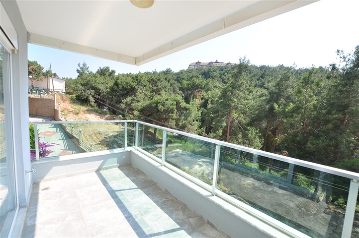 Меблированная квартира 1+1 с видом на хвойный лес в Каргыджак