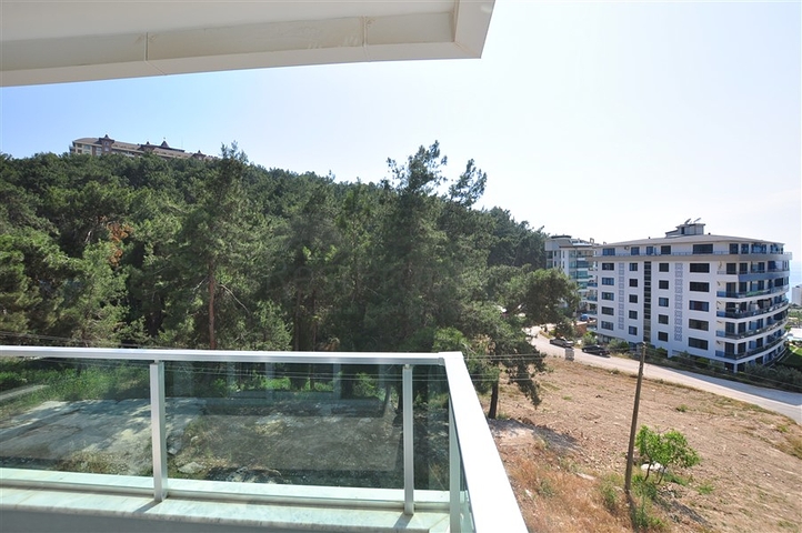 Меблированная квартира 1+1 с видом на хвойный лес в Каргыджак