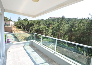 Меблированная квартира 1+1 с видом на хвойный лес в Каргыджак