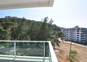 Меблированная квартира 1+1 с видом на хвойный лес в Каргыджак