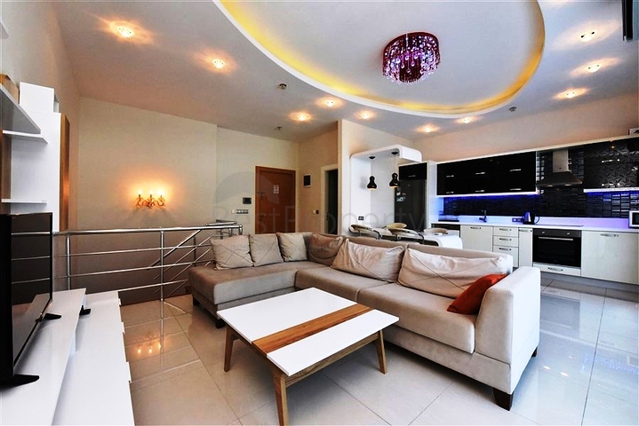 Пентхаус 2+1 в популярном комплексе в Махмутларе