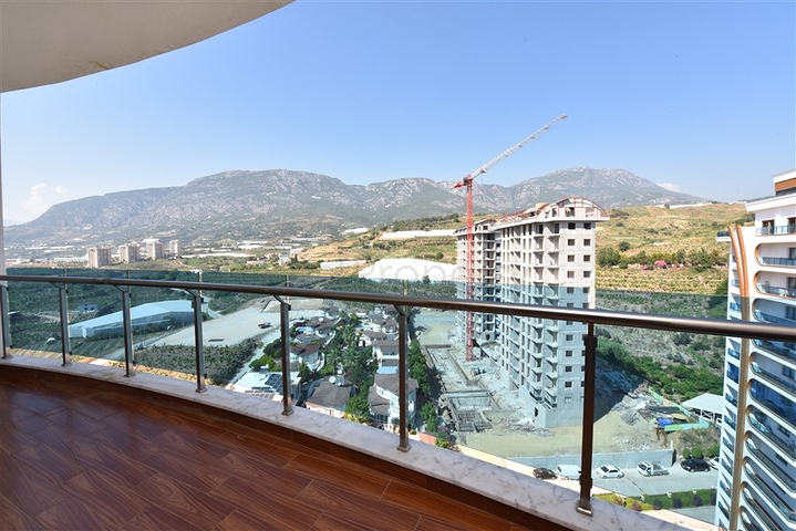 Пентхаус 2+1 в популярном комплексе в Махмутларе