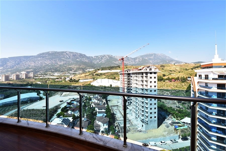 Пентхаус 2+1 в популярном комплексе в Махмутларе