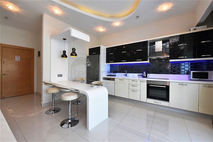 Пентхаус 2+1 в популярном комплексе в Махмутларе