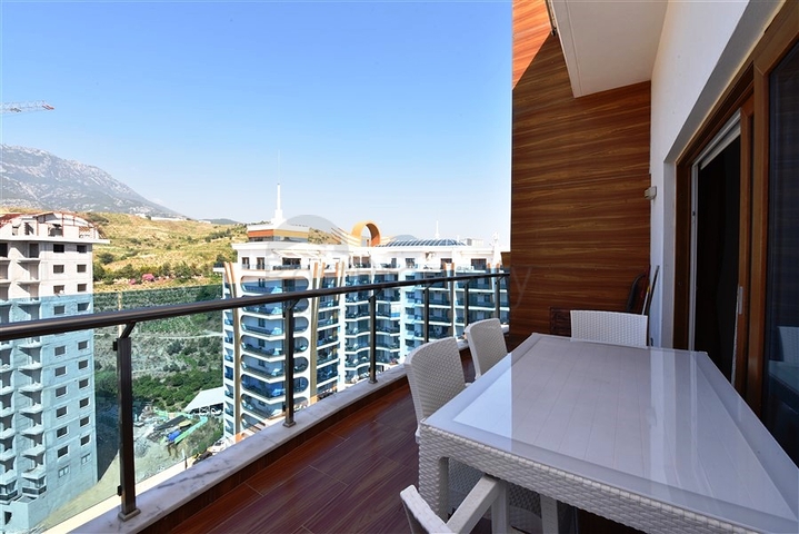 Пентхаус 2+1 в популярном комплексе в Махмутларе