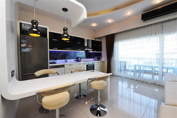 Пентхаус 2+1 в популярном комплексе в Махмутларе