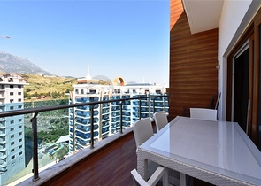 Пентхаус 2+1 в популярном комплексе в Махмутларе