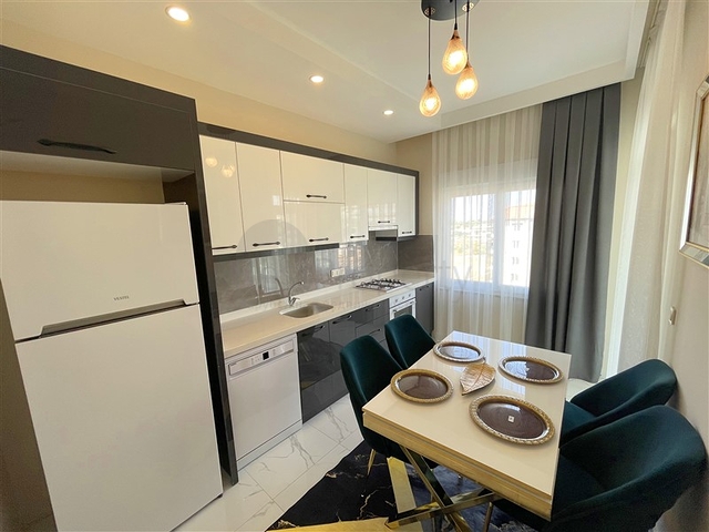 Трехкомнатная квартира с отдельной кухней в районе Паяллар