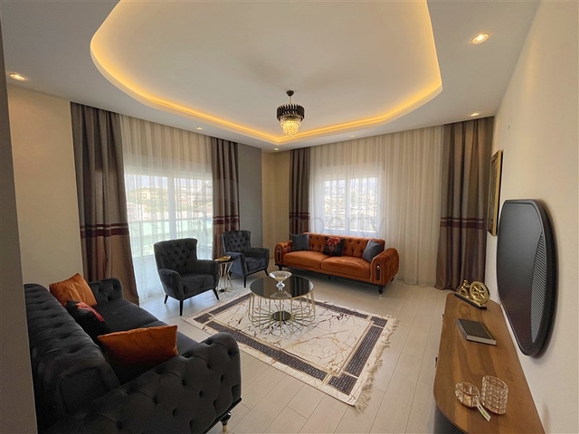 Трехкомнатная квартира с отдельной кухней в районе Паяллар