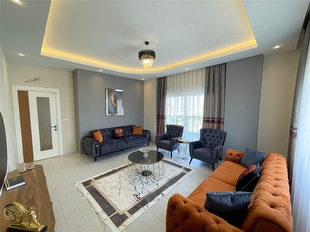 Трехкомнатная квартира с отдельной кухней в районе Паяллар