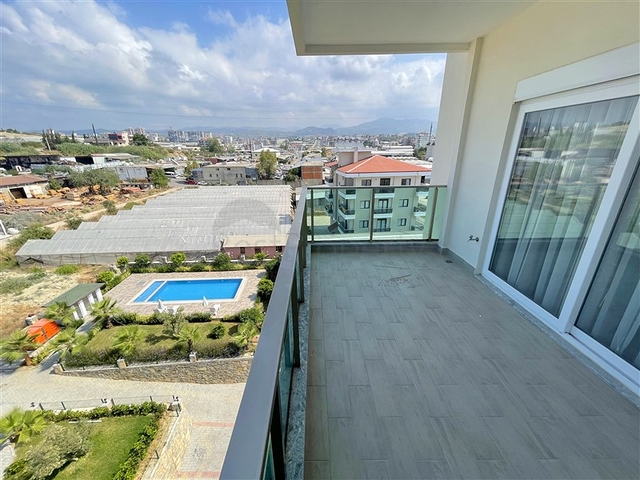 Трехкомнатная квартира с отдельной кухней в районе Паяллар