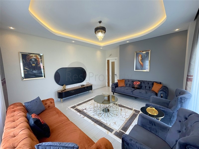 Трехкомнатная квартира с отдельной кухней в районе Паяллар