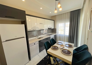 Трехкомнатная квартира с отдельной кухней в районе Паяллар