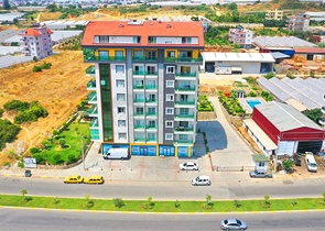 Трехкомнатная квартира с отдельной кухней в районе Паяллар