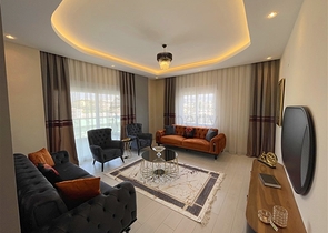 Трехкомнатная квартира с отдельной кухней в районе Паяллар