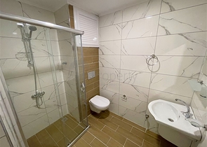 Трехкомнатная квартира с отдельной кухней в районе Паяллар