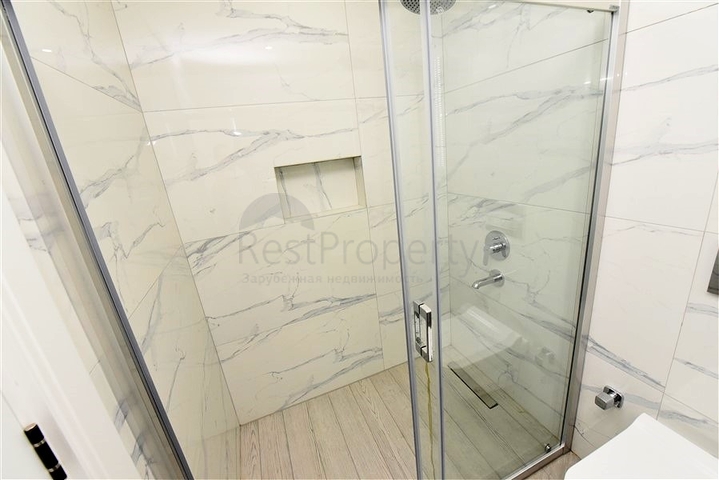 Четырехкомнатный пентхаус в новом жилом доме района Оба