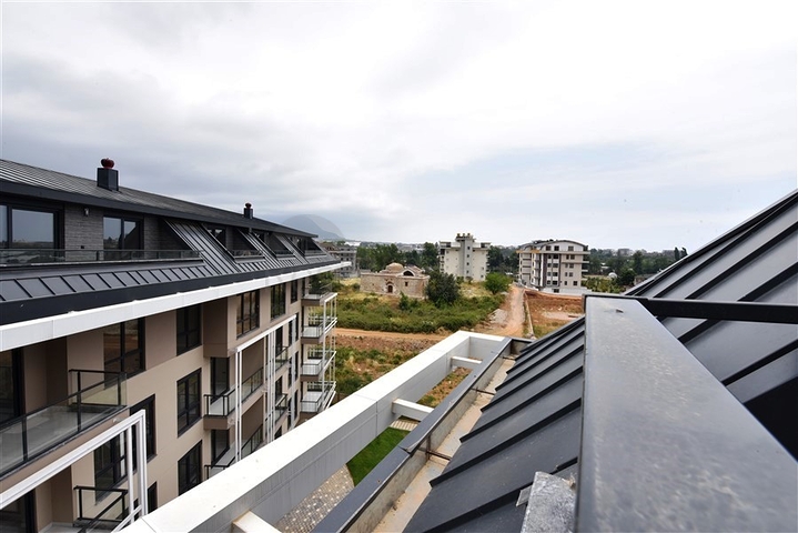 Четырехкомнатный пентхаус в новом жилом доме района Оба