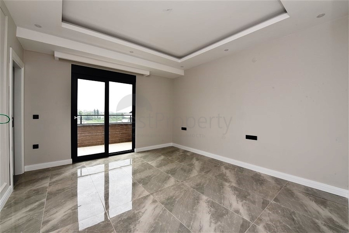 Четырехкомнатный пентхаус в новом жилом доме района Оба