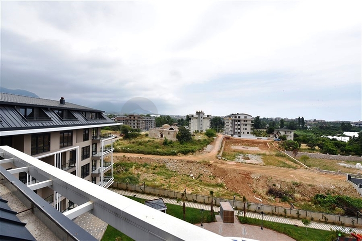 Четырехкомнатный пентхаус в новом жилом доме района Оба