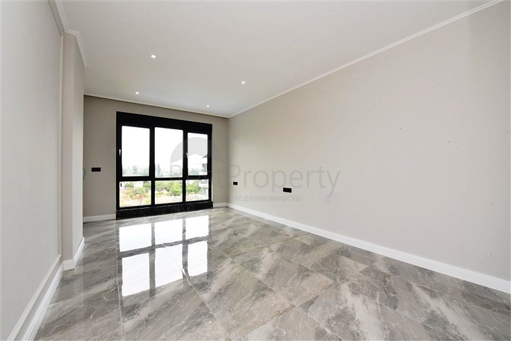 Четырехкомнатный пентхаус в новом жилом доме района Оба