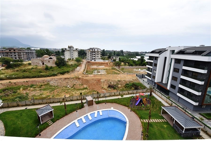 Четырехкомнатный пентхаус в новом жилом доме района Оба