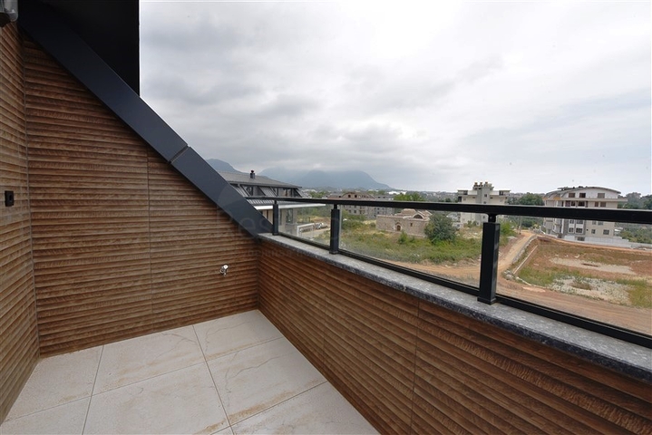 Четырехкомнатный пентхаус в новом жилом доме района Оба