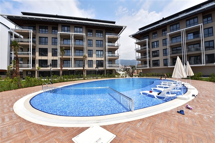 Четырехкомнатный пентхаус в новом жилом доме района Оба