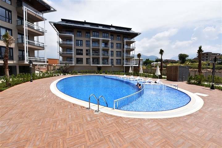 Четырехкомнатный пентхаус в новом жилом доме района Оба