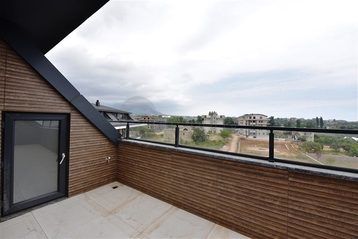 Четырехкомнатный пентхаус в новом жилом доме района Оба