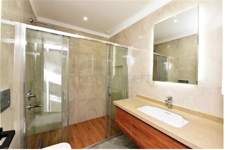 Четырехкомнатный пентхаус в новом жилом доме района Оба