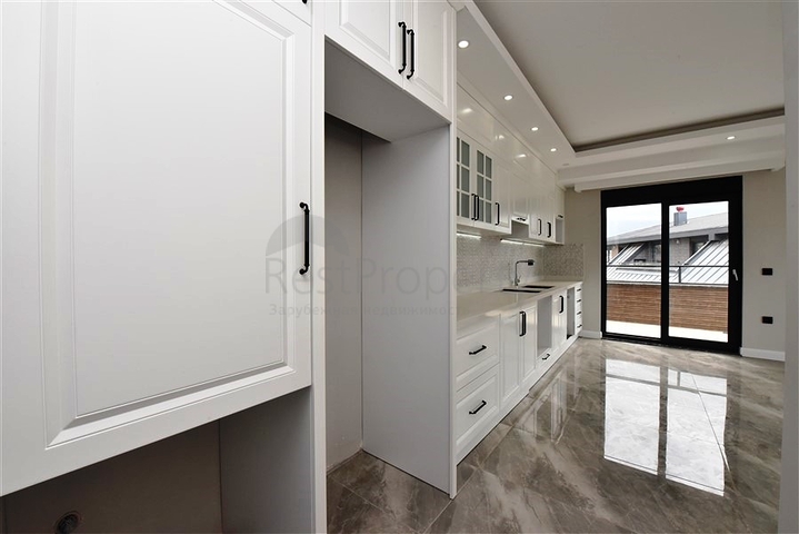 Четырехкомнатный пентхаус в новом жилом доме района Оба