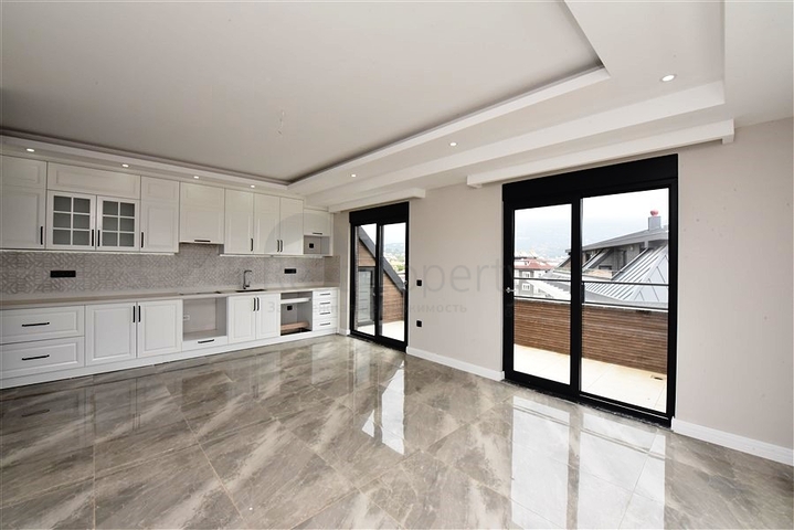 Четырехкомнатный пентхаус в новом жилом доме района Оба