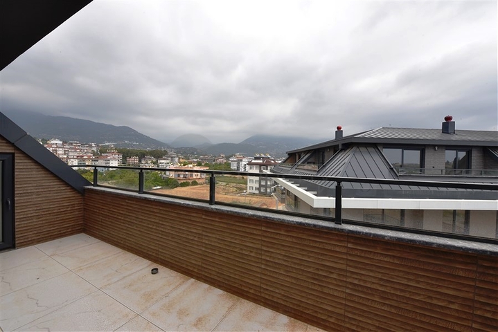 Четырехкомнатный пентхаус в новом жилом доме района Оба