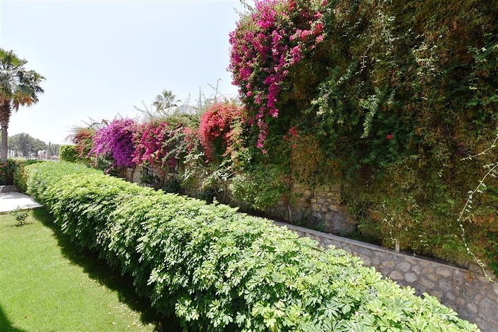 Садовый дуплекс рядом с морем в Конаклы