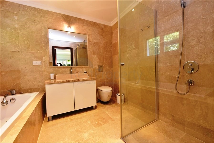 Садовый дуплекс рядом с морем в Конаклы