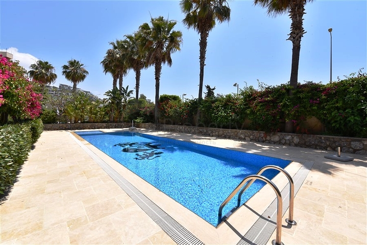 Садовый дуплекс рядом с морем в Конаклы