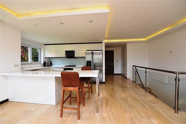 Садовый дуплекс рядом с морем в Конаклы