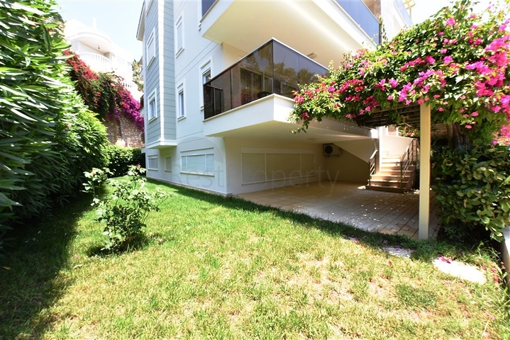 Садовый дуплекс рядом с морем в Конаклы