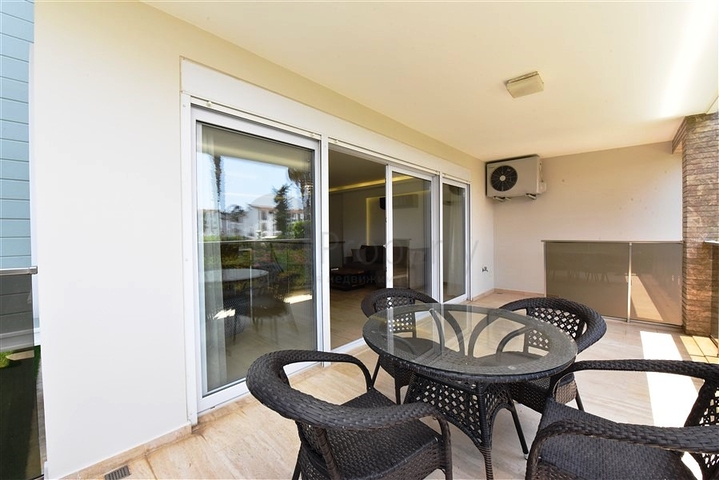 Садовый дуплекс рядом с морем в Конаклы