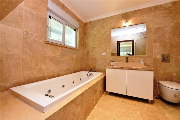 Садовый дуплекс рядом с морем в Конаклы