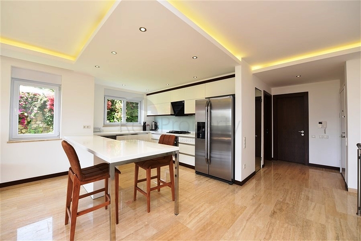 Садовый дуплекс рядом с морем в Конаклы