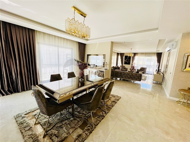 Шикарный пентхаус у моря в элитном районе Каргыджак