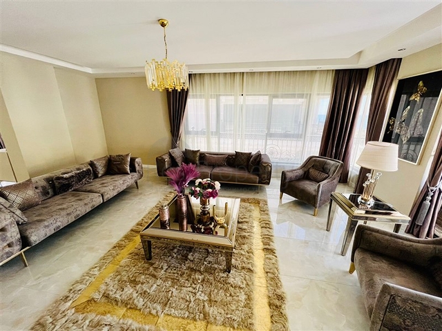 Шикарный пентхаус у моря в элитном районе Каргыджак