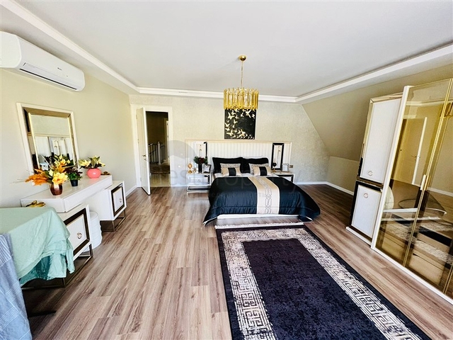 Шикарный пентхаус у моря в элитном районе Каргыджак