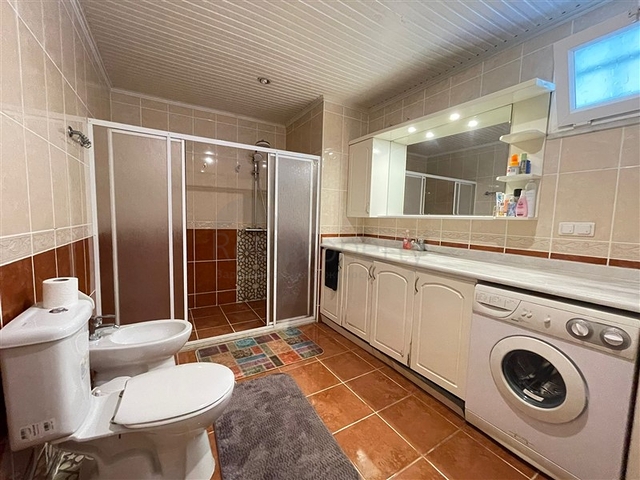 Трехкомнатная квартира на первой линии в районе Махмутлар